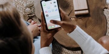 Las apps de mensajería favoritas de los latinos y cómo influye en las marcas