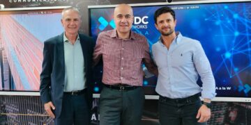 Axis integra a WDC Networks y van por el mercado colombiano. (Izq. a der. Rigatieri de WDC Networks; Ruiz de Axis y Vinicius de WDC Colombia)