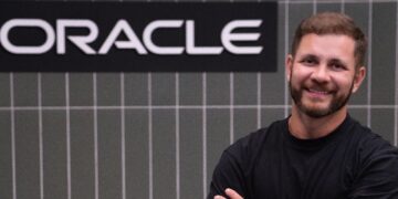 Oracle estrena director regional