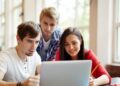 Estudiantes colombianos emplean IA