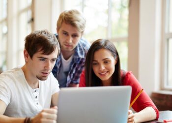Estudiantes colombianos emplean IA
